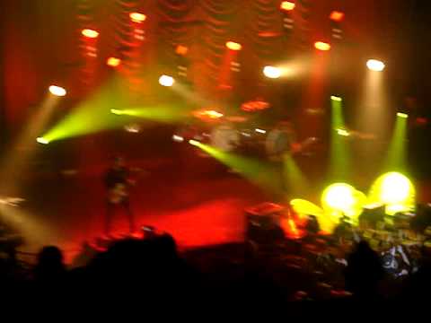 Paramore (no Hayley) - Misery Business (live) Paramore (no Hayley) - Misery Business (live)