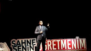 Sahne Senin Öğretmenimde İsmail Hakkı Deni̇z Öğretmenimiz, Tatil Değil Uzaktan Eğitim Ile Sizlerle