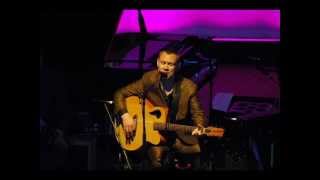 Watch David Gray Loves Old Song video