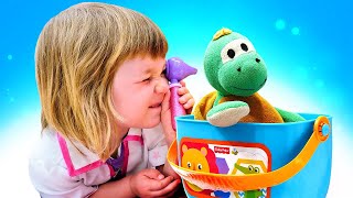 Juego De Niñera Con La Pequeña Bianca Y Sus Juguetes Bebés. Vídeos Para Niños En Español.
