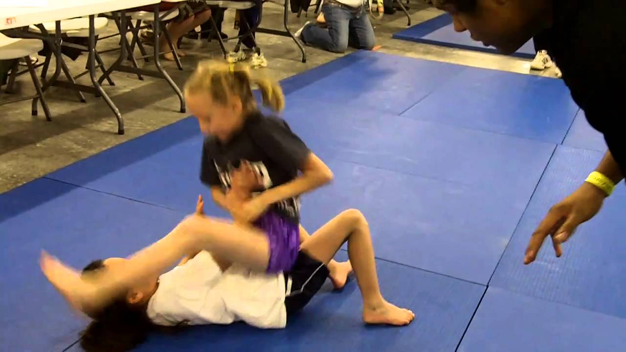 Feet domination fight