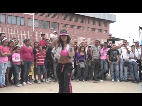 Watch Trailer Oficial Guarenas en Dos Ruedas Bajo Fuego