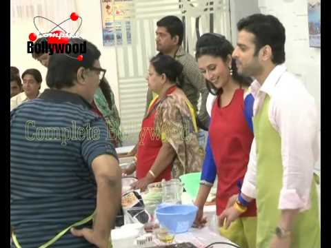 On Location Of TV Serial Yeh Hai Mohabbatein Couples Cooking...