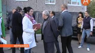 Видео Глава администрации Мурманска берётся за решение проблем жителей улицы Свердлова от Арктик ТВ, улица Свердлова, Мурманск, Россия