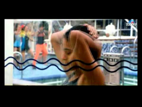 Amisha Patel in hot swiming costume (Humraaz)