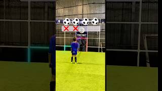Jeune Joueur Contre Machine Défi De Capture De Pied