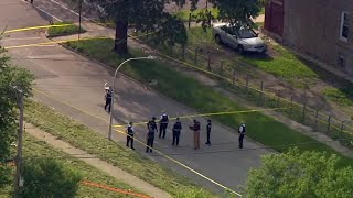 Chicago officer shot while in squad car