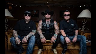 Watch Moonshine Bandits Outlaws Never Die feat Struggle Jennings video