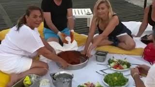 Songül Karlı Ve Latif Doğan Tatil Yaptıkları Otel Iskelesinde Çiğ Köfte Partisi Yaptılar