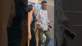 Pape Abou Cissé Apprend À Marie Louise À Danser Le Couple Immature