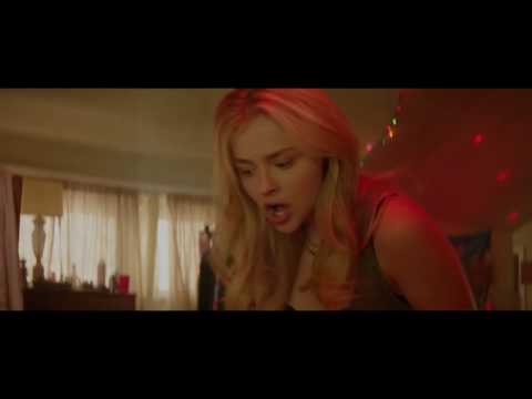 Chloë Grace Moretz & Zac Efron -Deleted Scene (Neighbors 2)