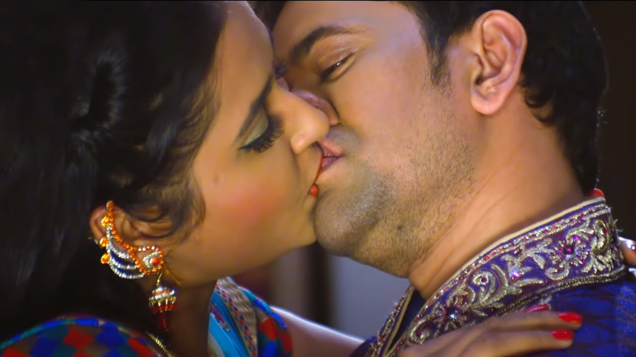 Bhojpuri song saniya navel licked boobs