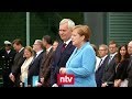 Wieder zittert Merkel bei öffentlichem Auftritt | n-tv