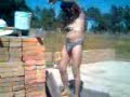 roman en el rancho(bañandose)