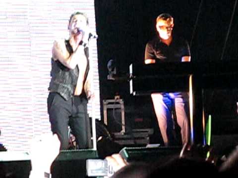 Depeche mode - Walking in my shoes - Live Roma 16 giugno 2009
