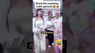 Kesel Lihat Suami Lebih Gemulai
