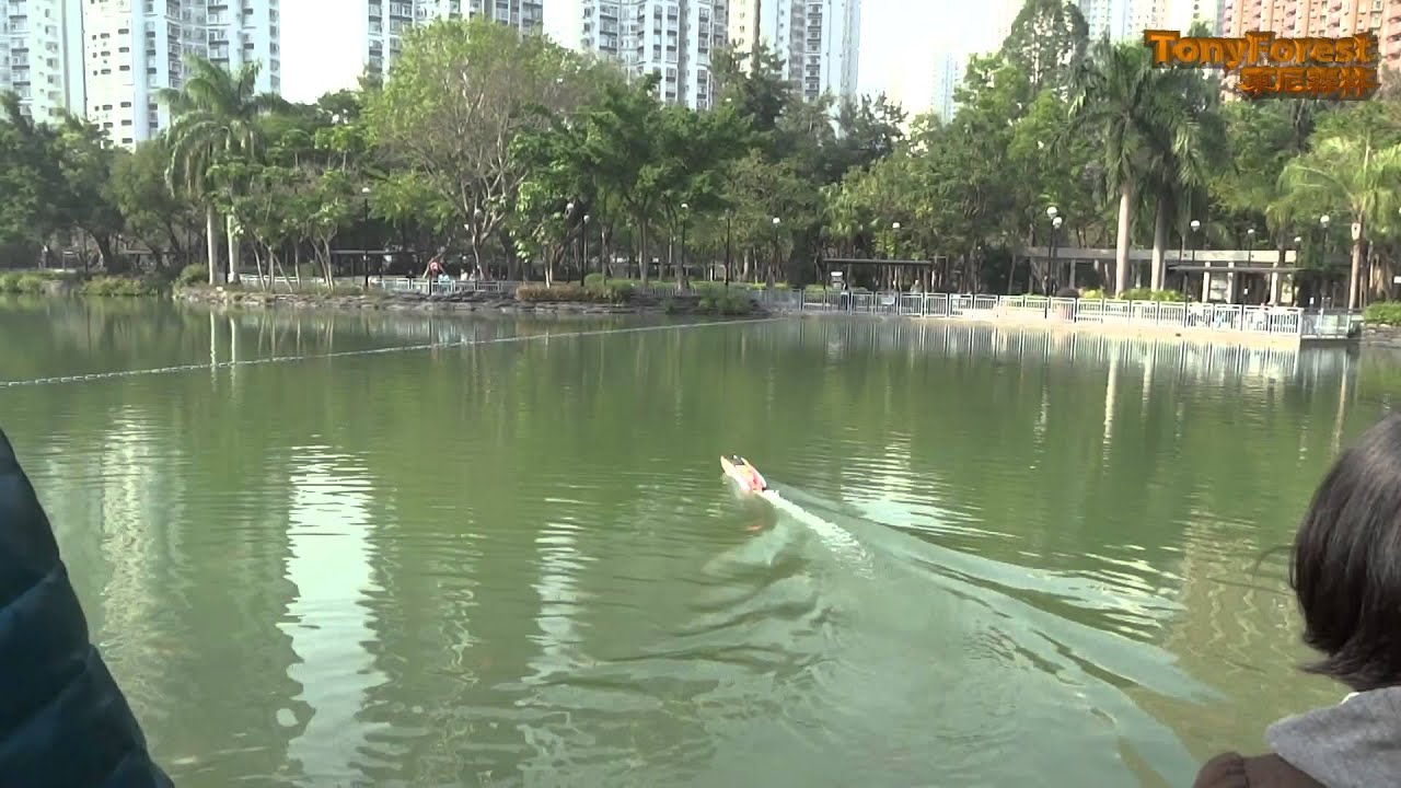 天水圍公園搖控模型船池Tin Shui Wai Park Model Boat Pool - YouTube