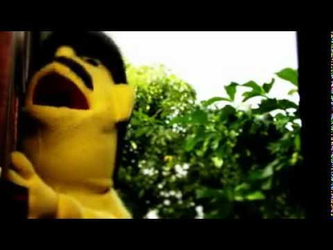 Narine tries to get some lip from Janice.mp4
