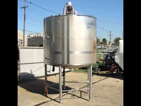 Walker 1,000 gallon vertical stainless steel mixing tank