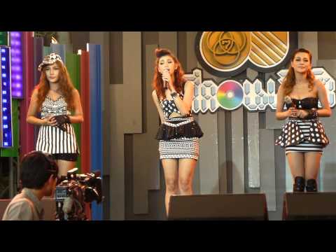02 ไม่รู้จึงอยู่ เมื่อรู้จึงไป บลูเบอร์รี่ อาร์ สยาม-02 7สี คอนเสืร์ต thumb