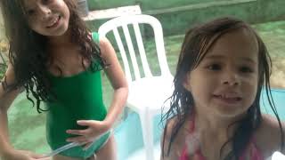 As aventuras de Sofia & Giovana| Fazendo bagunça na piscina 💦☀️