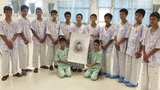 Thai boys pay tribute to ex-Navy Seal who died in rescue mission Thai boys pay tribute to ex-Navy Seal who died in rescue mission