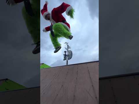 Grinch skating ‼️ #oc #skateboarding #skateedit #miniramp #skateboard #skateshop