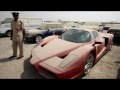 Un Ferrari Enzo abandonado en un lote de Dubai