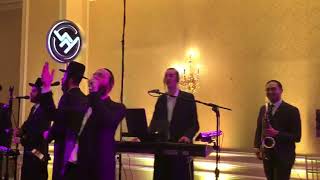 Menachem moskowitz singing poseiach from daskal at a wedding with lipa brach production