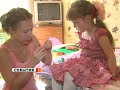 без пальцев на левой руке. 