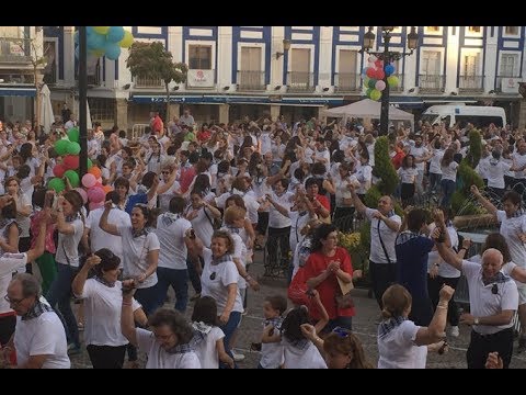 Conseguido: Valdepeñas logra el récord Guinness bailando jota