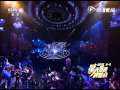 Chinese singer does lip-synching accidentally exposes herself by holding the microphone upside down