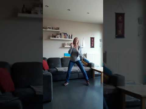 Dag 4: Yvonne onze Zumba lerares met ... Zumba :o)