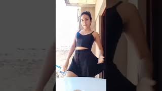 Etek Altı Gözüküyor