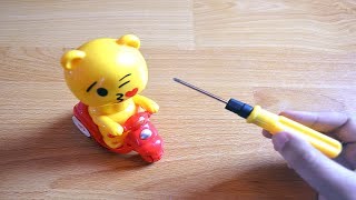 What's inside emoji kiss car toy for kids?