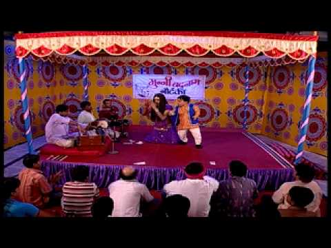 Munni Badnam - Angana mein baba duare pe maa