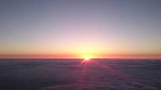 Lever de soleil depuis le sommet du Mont Fuji, au Japon.
