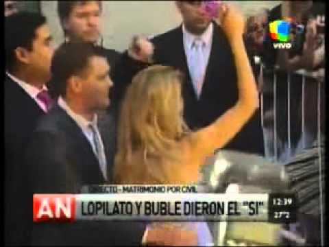 Luisana Lopilato y Michael BublÃ© en la puerta del Registro Civil