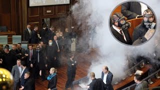 Kosova'da Meclis Salonuna Yine Gaz Atıldı
