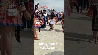 Nkauj Hmoob Xeev Khuam Tus Ncej Qab Dawb