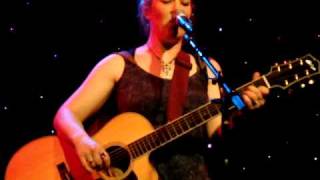 Watch Dar Williams The Tide Falls Away video