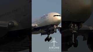 Delta 777 Landing