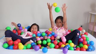 Keysha Belajar Bola Warna Dengan Ibu Dan Superheroes - The Ball Pit Show Colors Song
