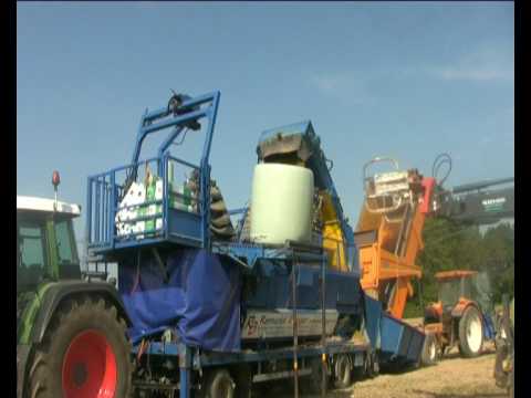 Watch Baling of cornsilage with Flexus Bala baler