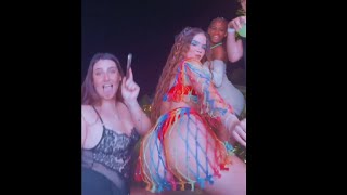 Mel Maia Rebolando A Raba Com Amiga Na Sua Festa De 18 Anos
