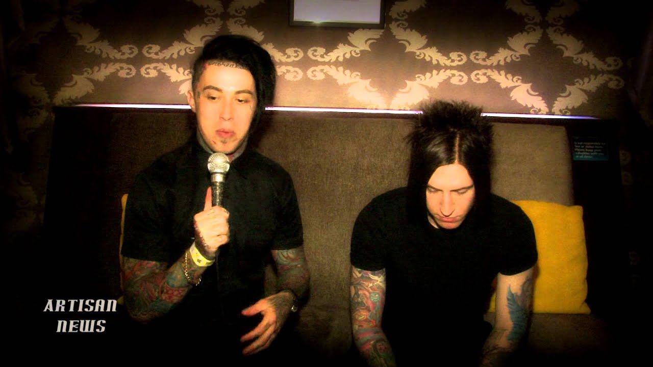 FALLING IN REVERSE ADD HIP HOP Falling In Reverse Fashionably Late Live FALLING IN REVERSE ADD HIP HOP