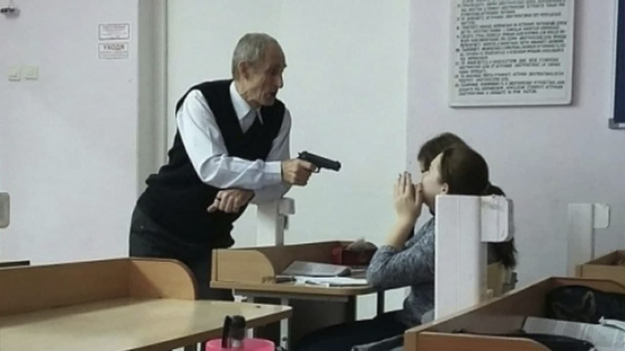 Русская студентка села пиздой на хуй престарелого препода на досрочном экзамене