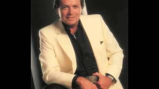 Watch Mickey Gilley Here Comes The Hurt Again video