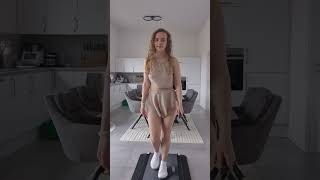 Running Girl Julia Flowina