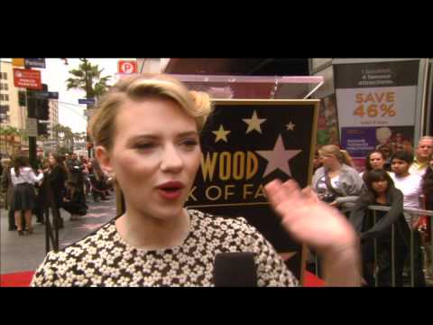 Walk Fame Hollywood on Scarlett Johansson Gets A Hollywood Walk Of Fame Spot Worldnews Com